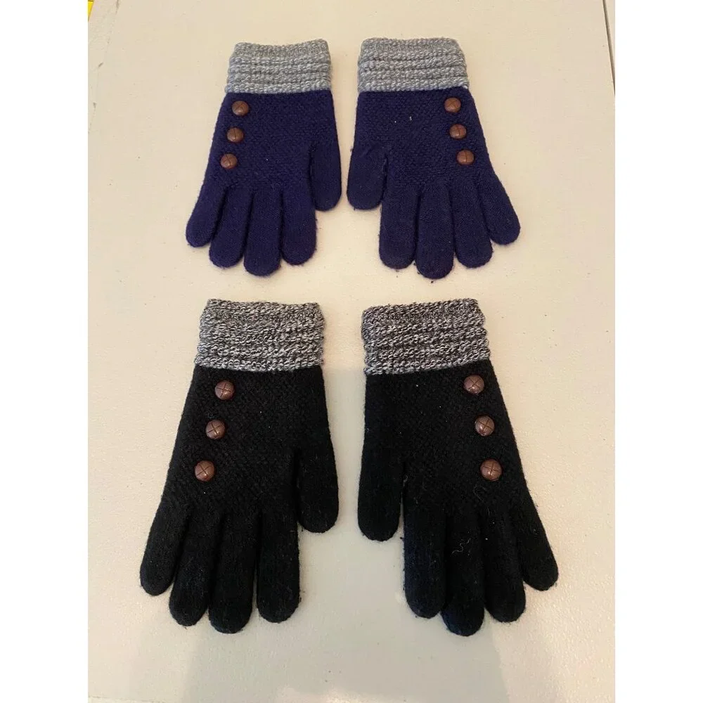 Kids Knit Gloves With Button Accent In Black & Navy